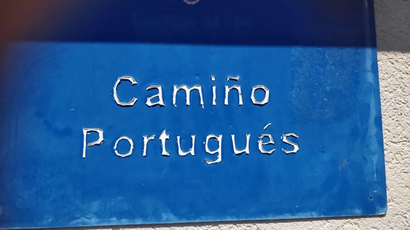 Blue Camino Portugués sign